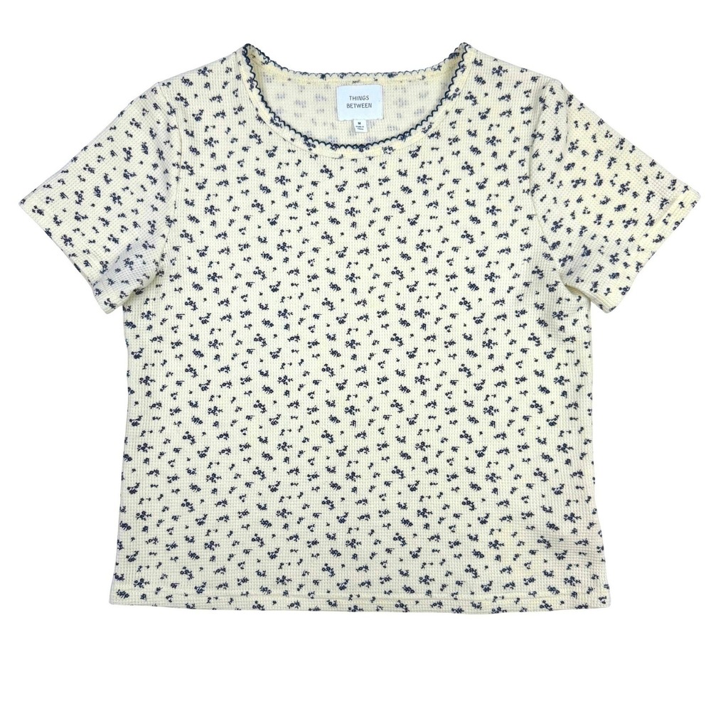 THINGS BETWEEN Cream Floral Waffle Knit Scalloped Picot Trim Top Size M